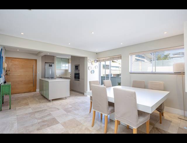 3 BEDROOM APARTMENT TO LET IN SEA POINT
